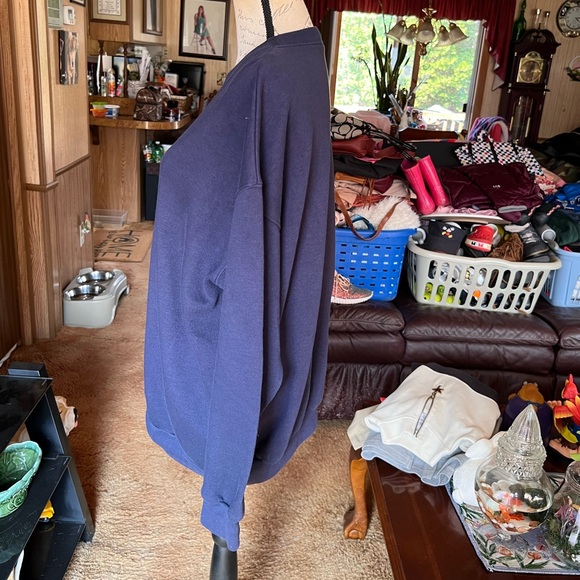 90s Niagara Falls Canada Crewneck Sweatshirt
Embroidery Spellout Blue Color. - Picture 6 of 16